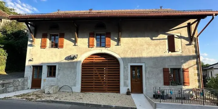 Ancienne ferme transformée en triplex de 6.5 pièces à Avusy