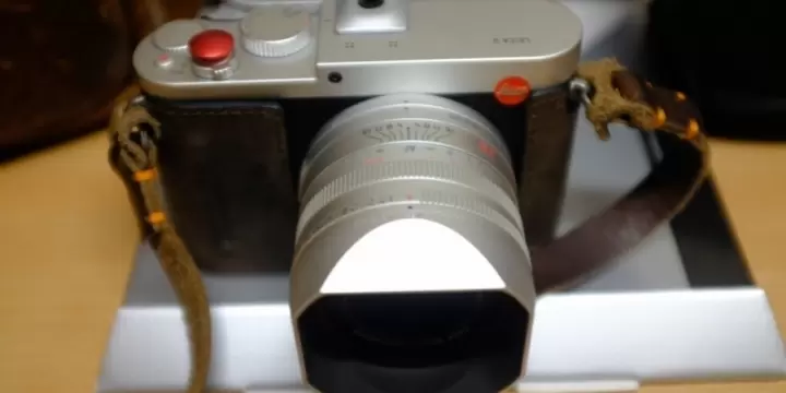 Leica Q Type 116 anodisée plus un Summicron 33mm