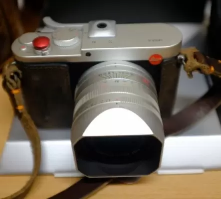 Leica Q Type 116 anodisée plus un Summicron 33mm