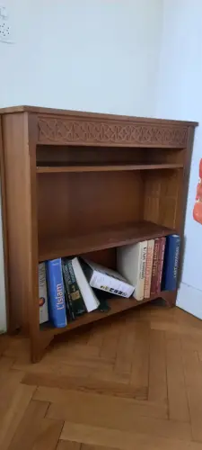 Etagère ancienne en bois à Lausanne
