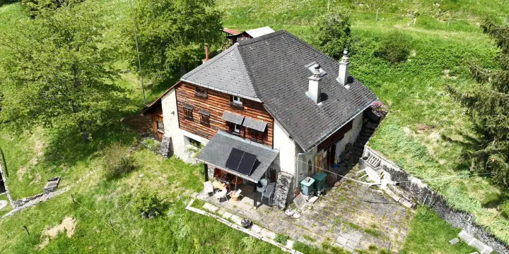 Chalet de charme en pleine nature, au cœur des narcisses
