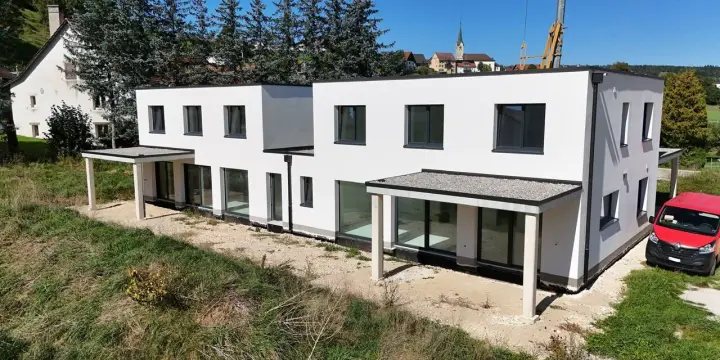 À Courtedoux superbe villa mitoyenne neuve de 5.5 pièces à vendre