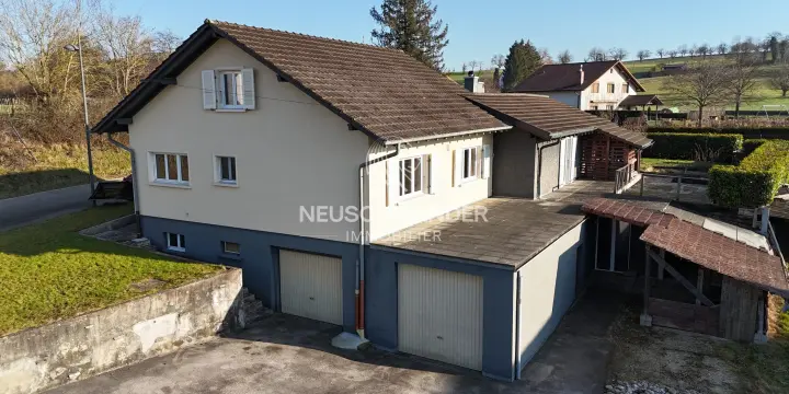 À vendre dans le village de Coeuve charmante maison de 6 pièces