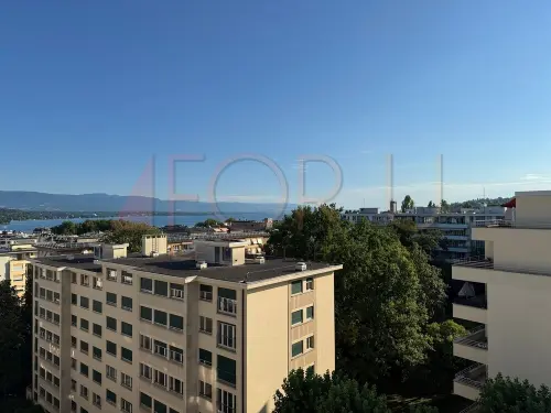 Superbe attique 4 pièces en surélévation avec balcons aux Eaux-Vives