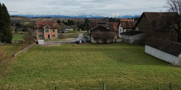 TREYTORRENS - TERRAIN CONSTRUCTIBLE AVEC VUE ALPES