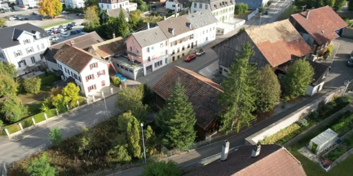 Ferme, étable et grange situées en zone d'habitation HB à Porrentruy