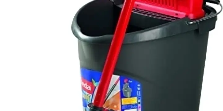 Nettoyages, balai,aspirateur,panosse vitres.