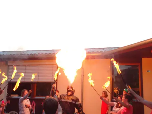 spectacle EVJF Genève de feu cracheur et jongleur Vaud