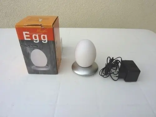 lampe-oeuf avec lumière changeante à Crissier