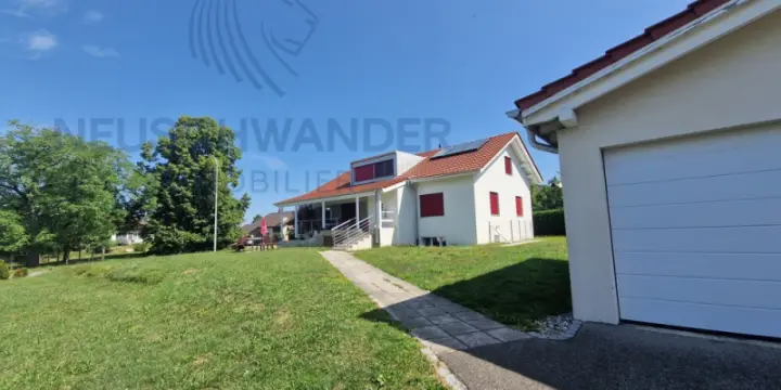 Maison locative de 2 appartements et 3 garages - entièrement loués