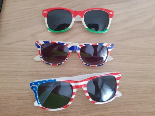 Diverse lunettes de soleil à Corcelles