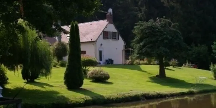 Maison d'habitation avec etangs et forêt