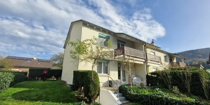 À vendre à Vicques maison de 2 appartements