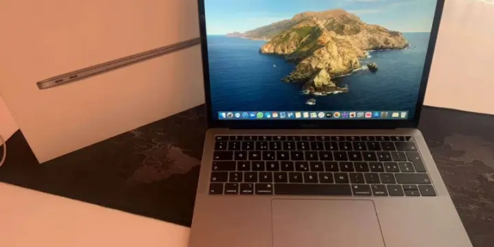 MacBook Air 2019 i5 256gb
