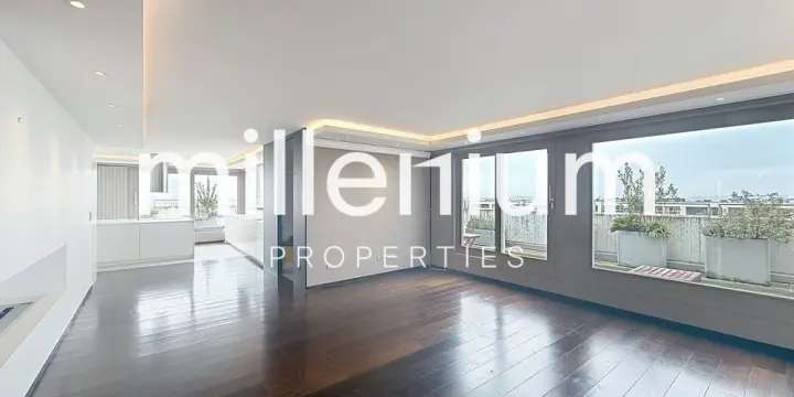 Duplex en attique avec vue panoramique exceptionnelle!