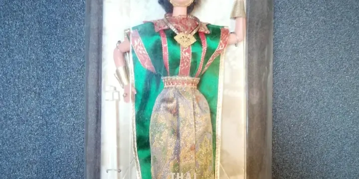 BARBIE Thai de collection numéro 18561