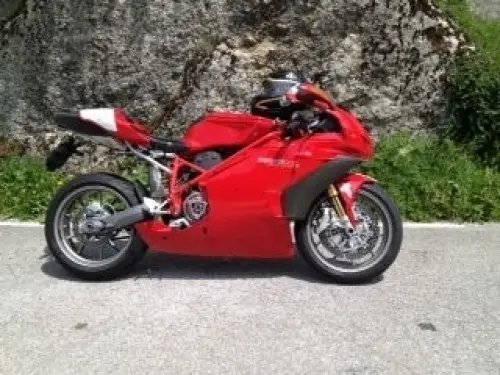 A vendre Ducati 999 à Couvet