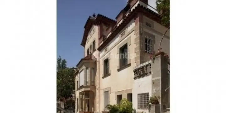  immeuble moderniste en Tiana, Espagne