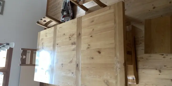 Table et 10 chaises chalet