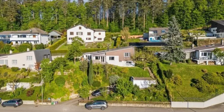 À Fontenais maison familiale de 5.5 pièces à vendre