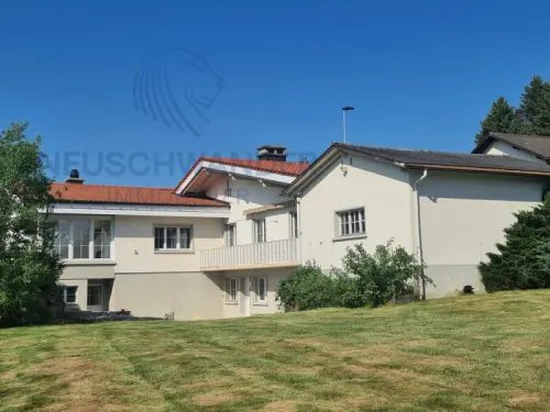 Cadre de vie exceptionnel avec belle vue et grand terrain à Les Bois