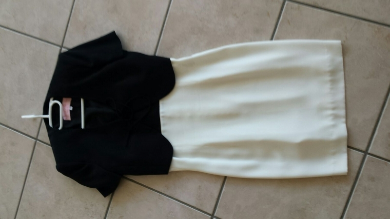 Jolie robe noire/blanche : joomil.ch