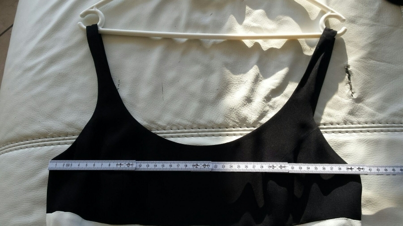 Jolie robe noire/blanche : joomil.ch