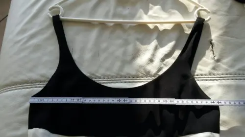 Jolie robe noire/blanche à Moutier