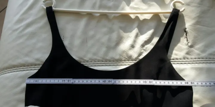 Jolie robe noire/blanche