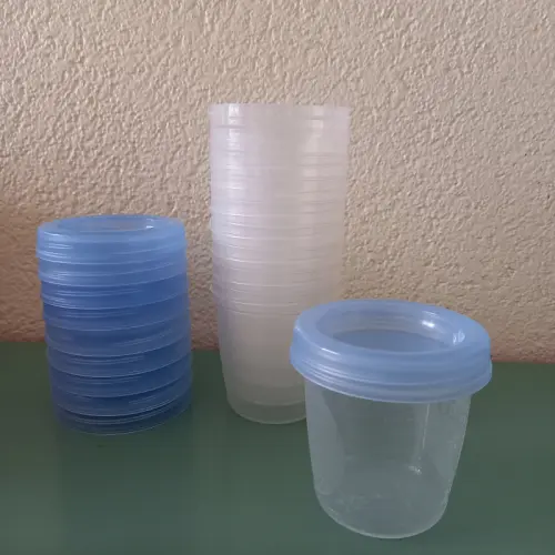 Pots plastique Avent à La Chaux-de-Fonds