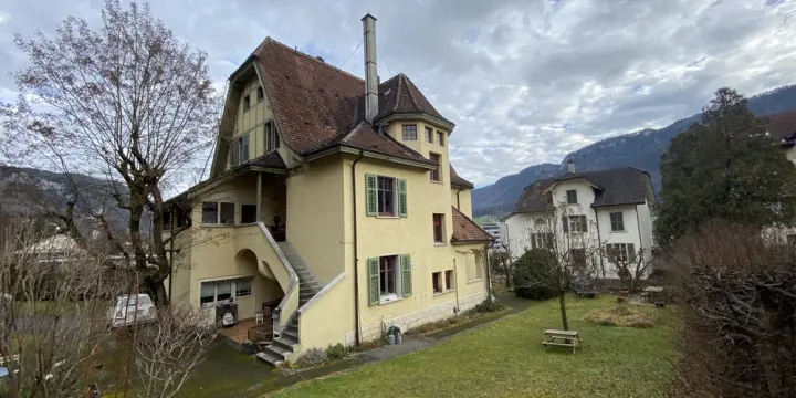 Appartement entièrement rénové lumineux et disposant d'une terrasse.