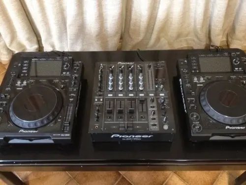 DJ 2xCdj 2000 + Djm700 à Bienne