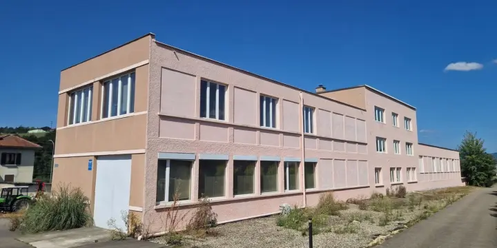 Usine avec 2 appartements à vendre à Courfaivre