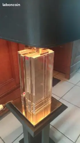 LAMPE DE TABLE EN LAITON DORÉ ET PLEXIGLASS à Broye aubigney montseugny