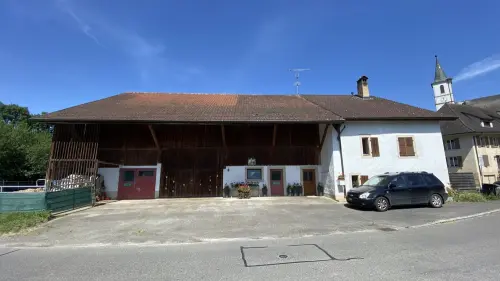 Maison avec corps de ferme agrémentée d'une parcelle de 2'116 m2
