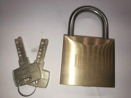 Cadenas DOM avec clés IX à Ménières