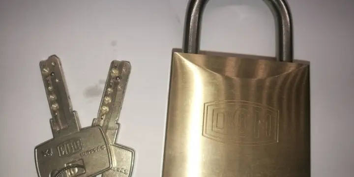 Cadenas DOM avec clés IX