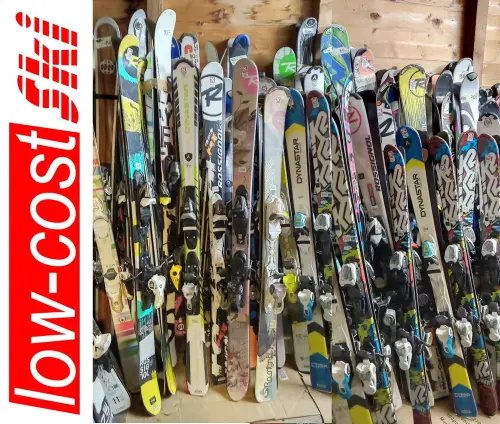 Skis, chaussures, casques... Enfants et adultes à Leysin