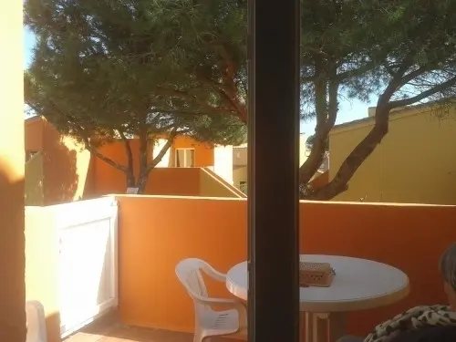 cap d agde studio terrasse 200m plage à la roque sur pernes