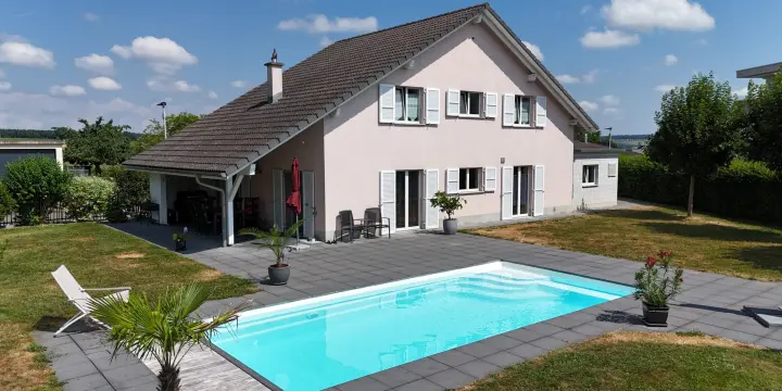 À vendre à Courgenay maison de 6.5 pièces avec piscine