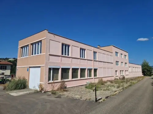 Usine avec 2 appartements à vendre à Courfaivre