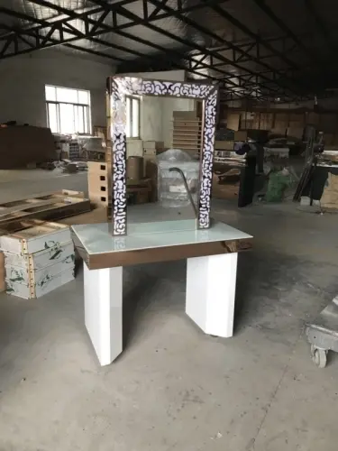 Le mobilier de salon de coiffure à PARIS