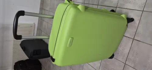 Valise coque rigide trolley à La Chaux-de-Fonds