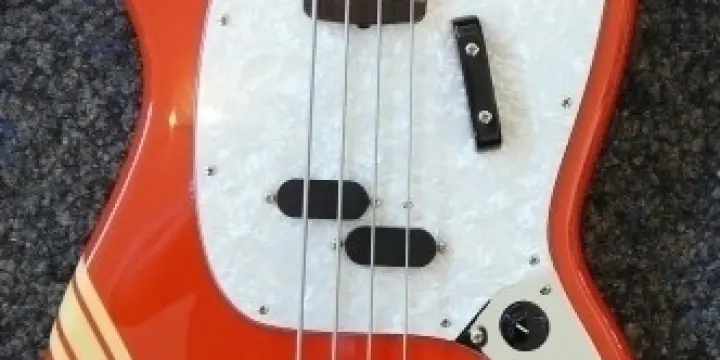 Fender Mustang Basse (Racing) 