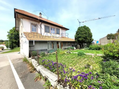Maison locative de deux appartements de 3 pièces à Les Genevez JU