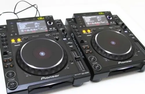 Paire Pioneer CDJ 2000 Lecteur CD mp3 DJ à Pully
