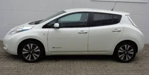 Nissan Leaf avec batterie à Leytron