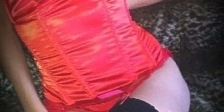 Jeune chaude 18 ans cherche homme Hmm 