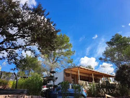 COTE D’AZUR : MOBIL-HOME A VENDRE DANS UN DOMAINE PRIVE à Pierrefeu du Var