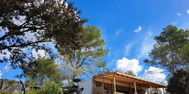COTE D’AZUR : MOBIL-HOME A VENDRE DANS UN DOMAINE PRIVE